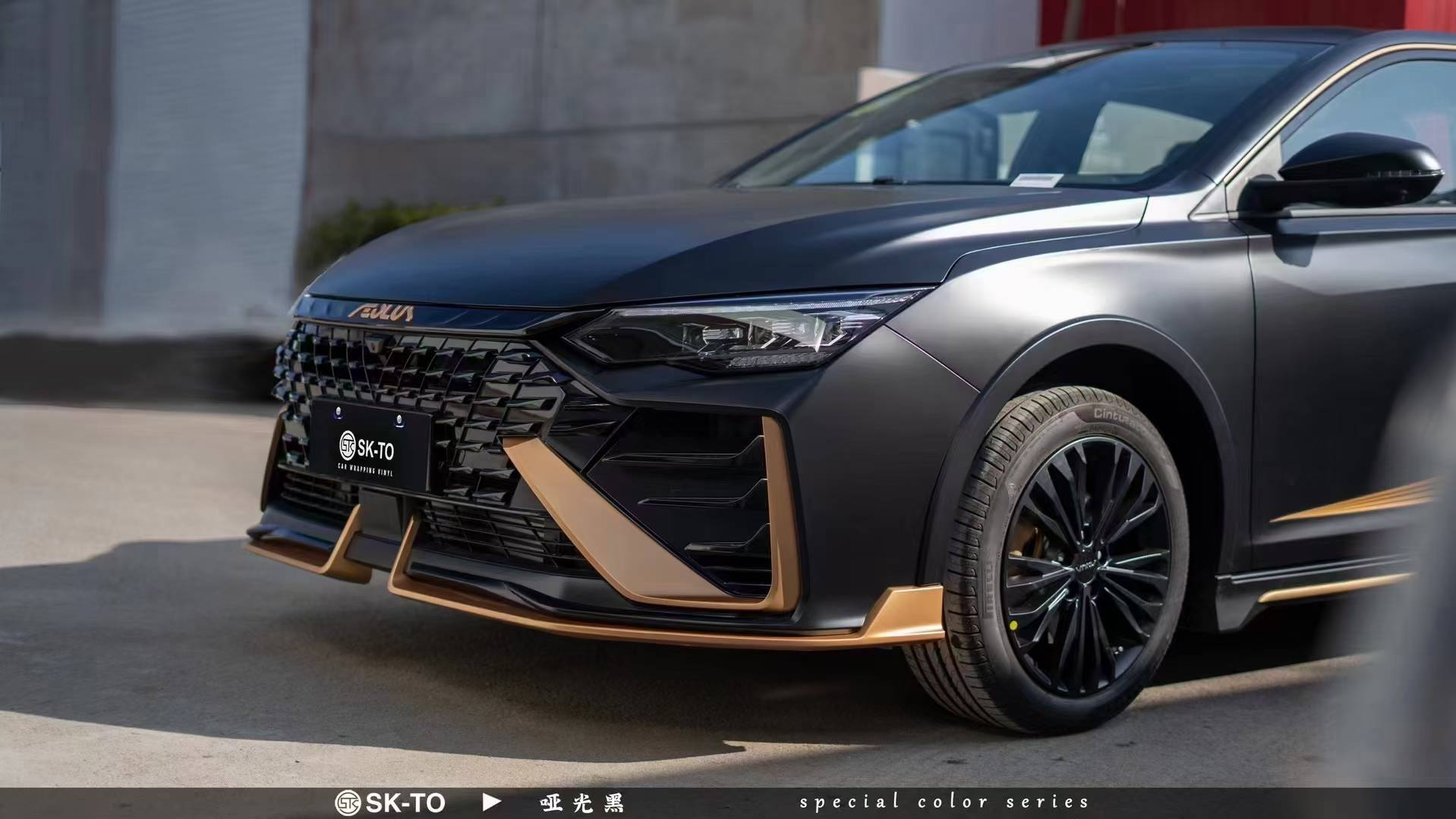 颇具科技感颜色东风风神奕炫哑光黑金改色膜skto