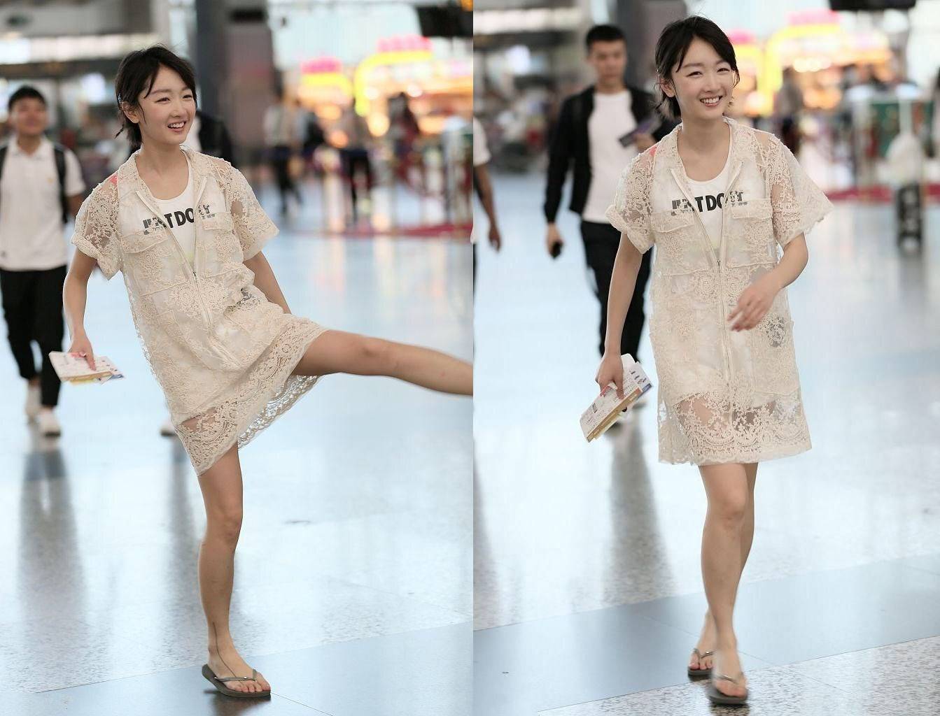 原创周冬雨穿蕾丝现身机场脚踩人字拖也不丑网友太皮了
