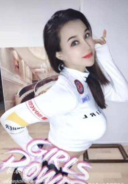 侯耀华女徒弟近照曝光肤白貌美身材时尚与昔日旧照判若两人