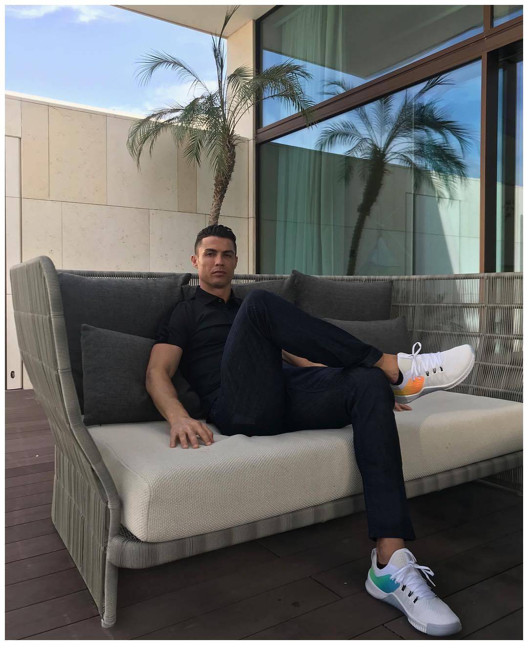 原创意甲最佳球员c罗身材是顶级运动员级别搭配却是最时髦潮男