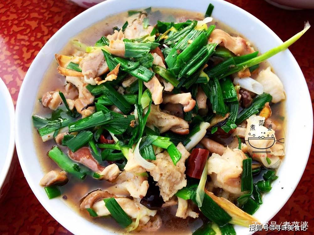 带你看看云南特色年猪饭,5菜4汤,有荤有素,吃着真爽_猪肚_土鸡_萝卜