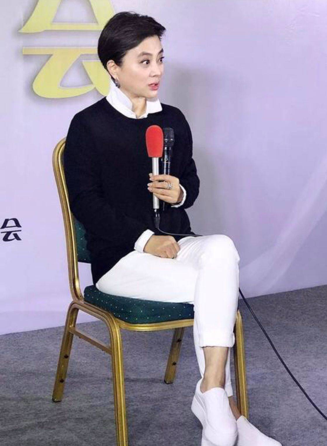 史可李玲玉四姐妹聚会穿搭低调气质依然高级哪像50多岁阿姨辈