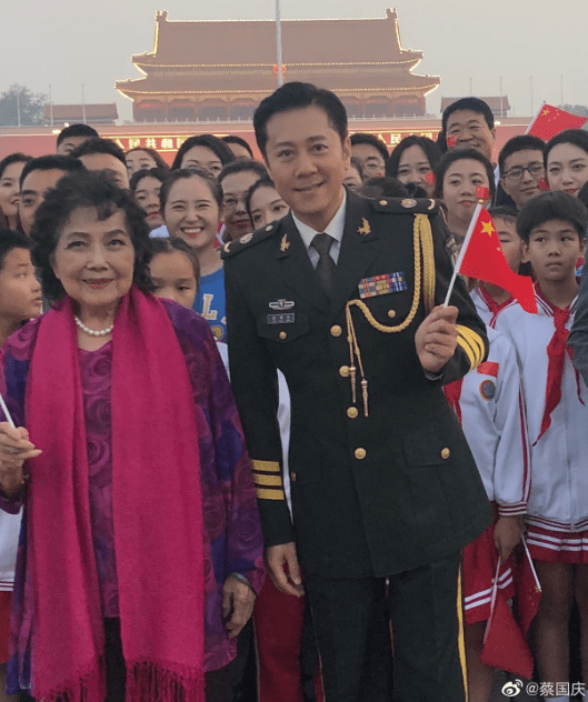 歌唱家霍勇受访表示:"叶佩英老师演唱的《我爱你,中国》影响了一代代