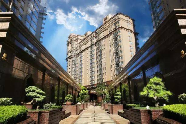 徐汇万体馆旁徐汇苑三期建面231平4房售价3380万