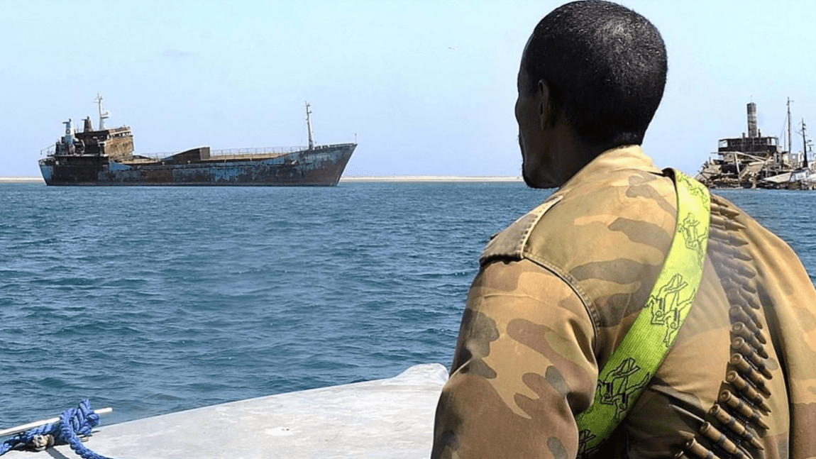 谋钱不害命,海盗难根除,碰见索马里海盗为何只需驱赶而不追杀?