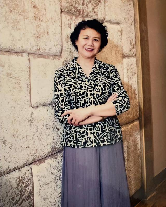 石钟琴饰演白毛女爆红恋人苦等她十年今77岁仍热爱舞蹈