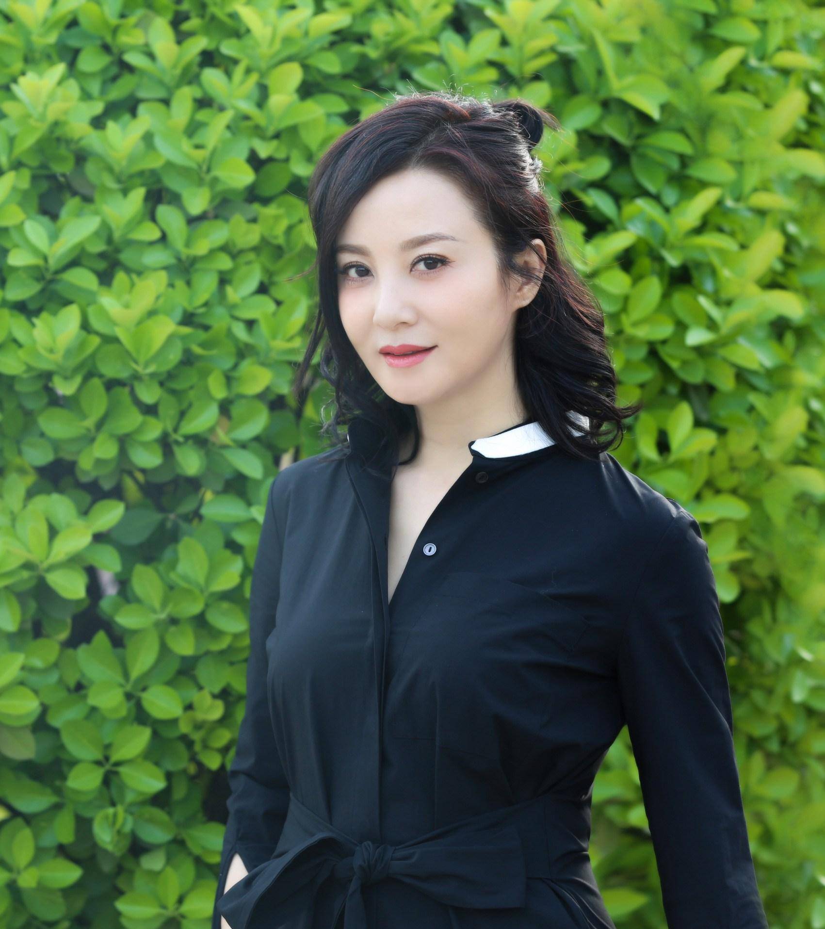 她是唯一整容成功的女星,如今50岁风华依旧,这颜值整