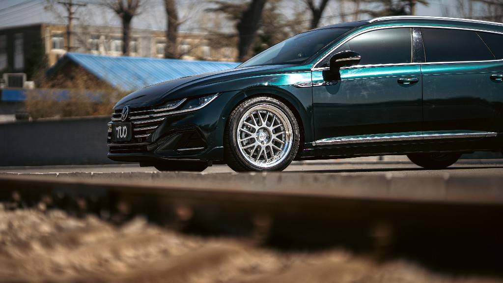 脑子里已经有了对全新cc猎装版的改装假想图,所以在提到实车时,对它的