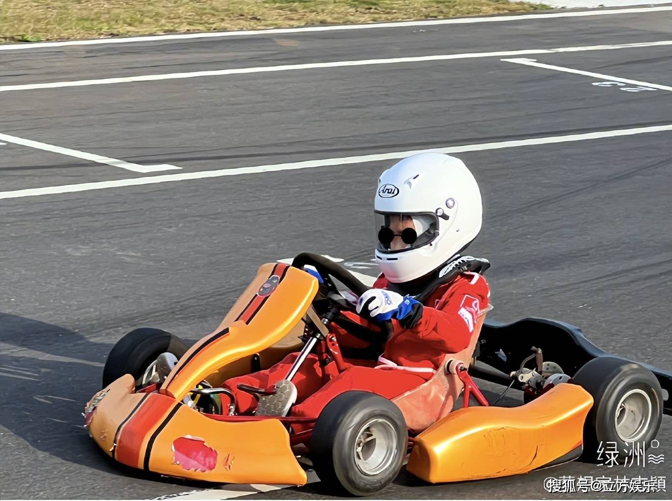 原创林志颖带儿子们开赛车三娃如复制粘贴12岁kimi已认不出