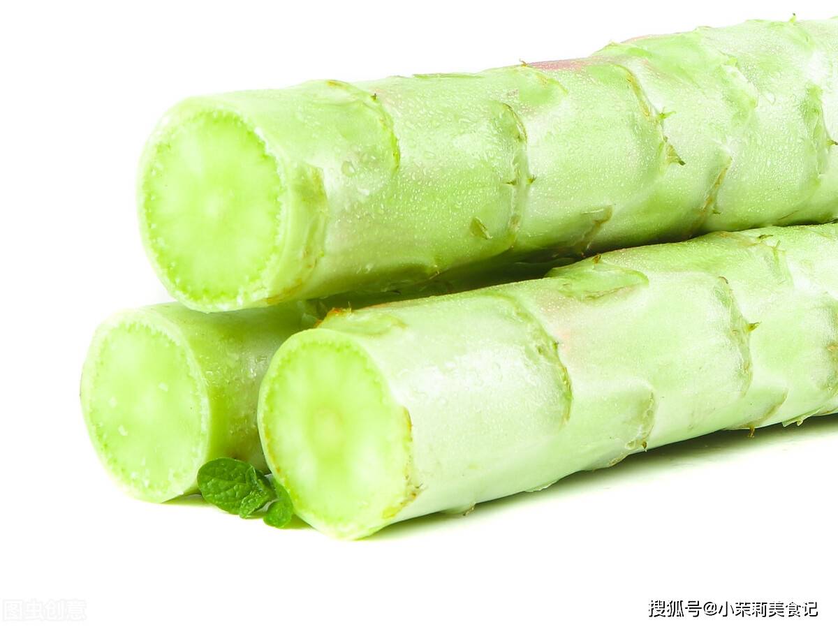 莴笋在出售的时候,底部往往都会被切掉了一些,所以我们通过横切面也能