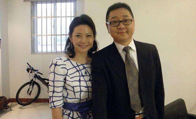 原创47岁张绍刚近照妻子背景很强大儿子长得像父亲