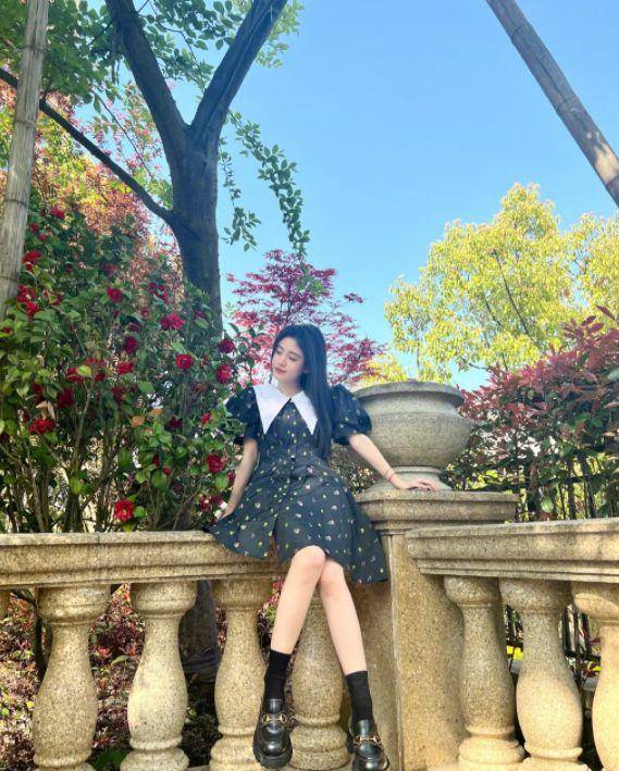 鞠婧祎晒春日个人动态,美感十足,网友:又瘦了不少_照片_合作_时候