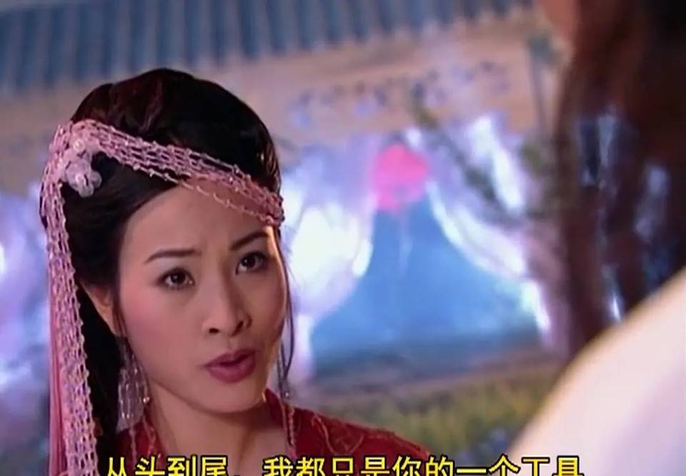 剧中扮演林仙儿的演员是郑佳欣,她的长相真的完全不如萧蔷和俞飞鸿