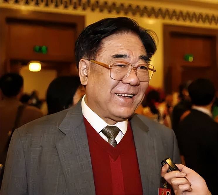 一位熟人托沈湘教授教一个学生,因为沈湘实在是抽不出时间,便让金铁霖