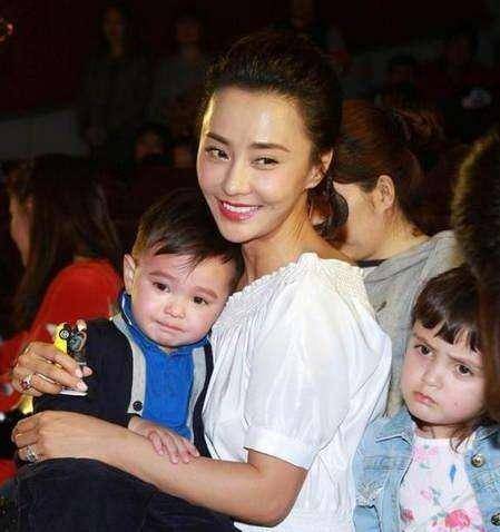 马雅舒一家四口近照,其实,我们都误会了马雅舒_吴奇隆_婚姻_罗伯特