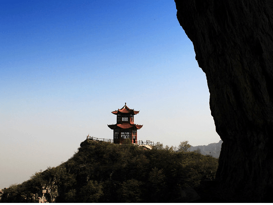 太行山深处的悬崖古寺，凿了近60年才完工，距今已有400余年