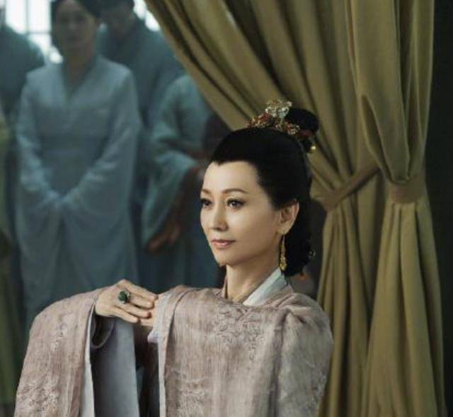 原创摇头晃脑赵雅芝新剧仿佛白娘子上身66岁演技翻车她怎么了