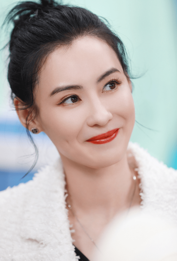 张柏芝的真实颜值依旧很惊艳即使已经是3个孩子的妈