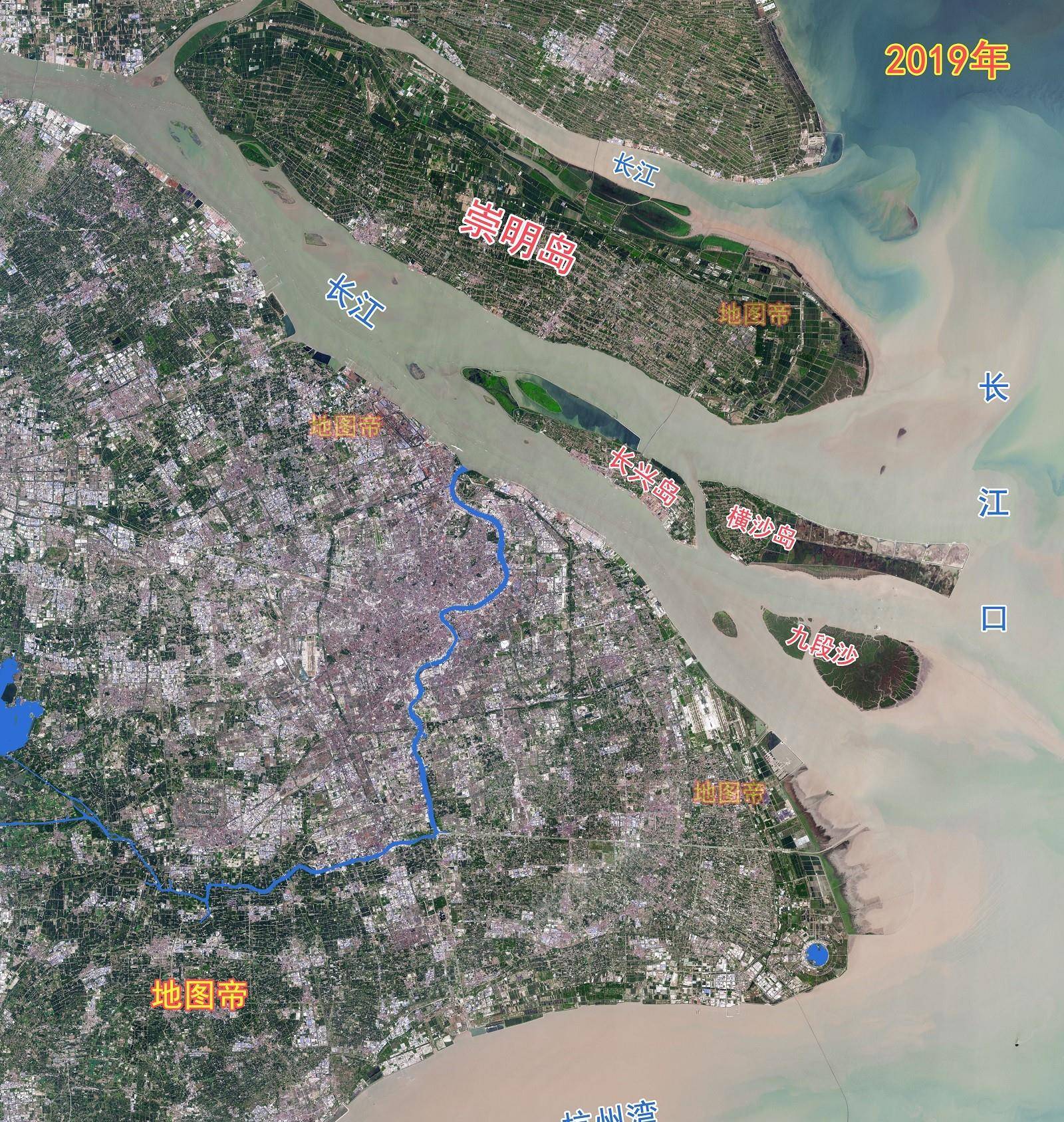 但黄浦江并不是一条天然形成的江河,它与长江,黄河,珠江,黑龙江的最大