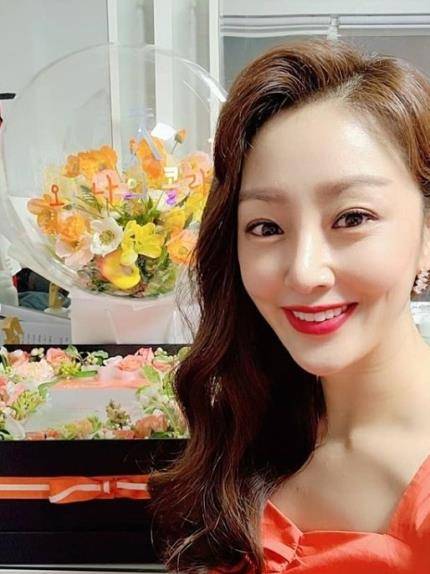 吴娜拉近照颜值逆天 新剧化身过气模特 硕士毕业才貌双全_电视剧_弟弟