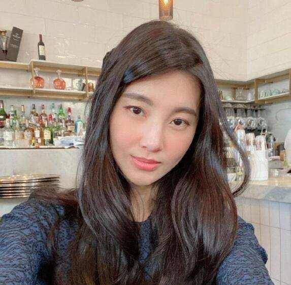 师,二婚嫁给小6岁富商,如今43岁的她再次宣布离婚_名媛_台湾_李仕凡