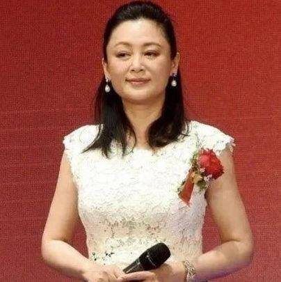 陈凯歌妻子陈红近照身材发福气质全无曾是大陆第一美女