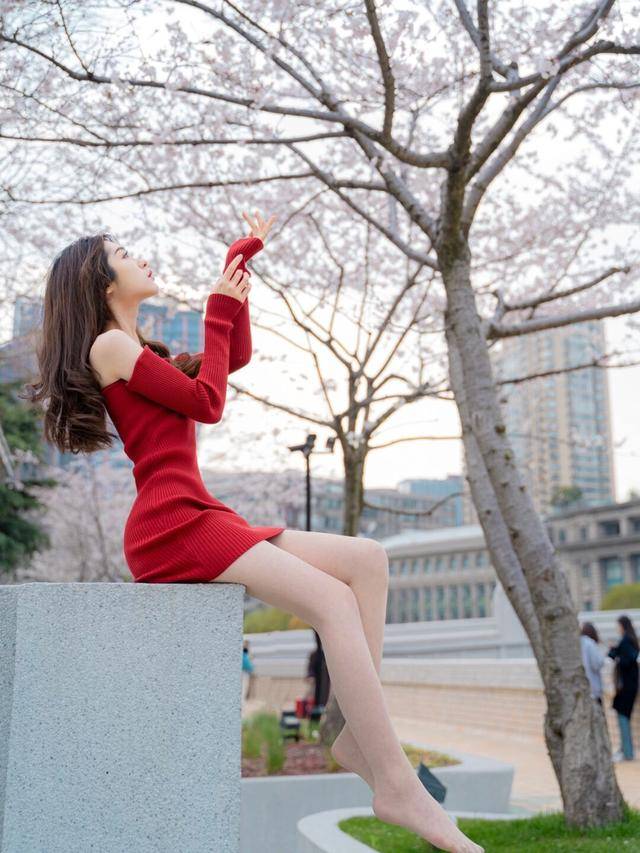 红色连体毛衣裙套装搭配肉色丝袜火红的颜色让人太喜欢了