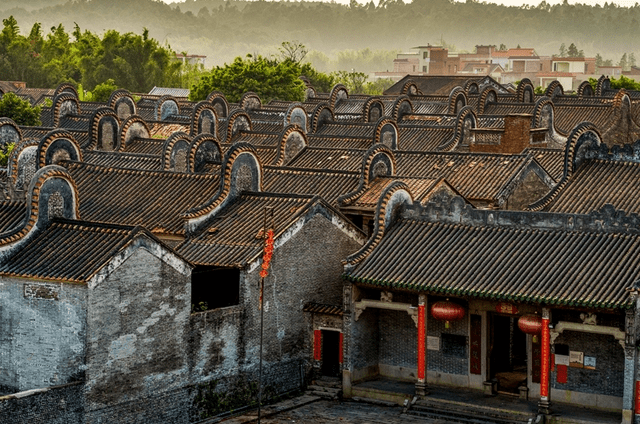 广东有一古村，村内保留大量古式建筑，还被誉为“广东第一古村”