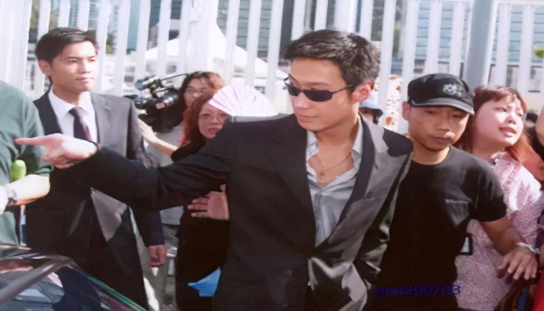 54岁黎明近照曝光他怎么成这样了