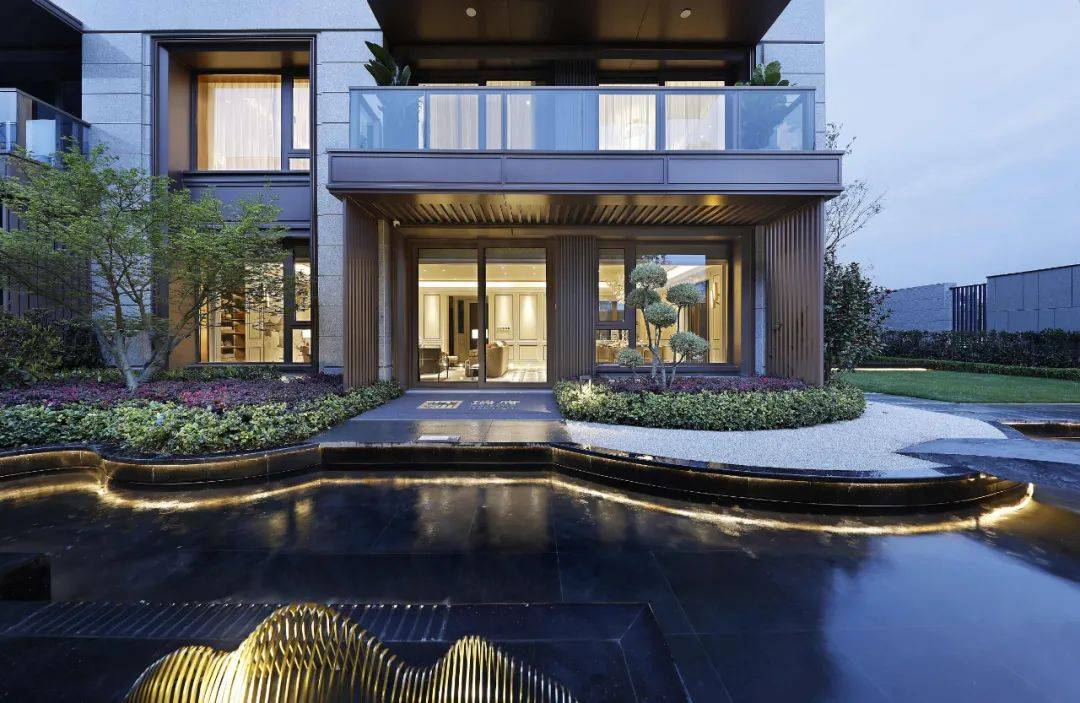 有尺度感;采光通透性,有舒适感;场景,有期待感;中粮瑞府的城央墅所