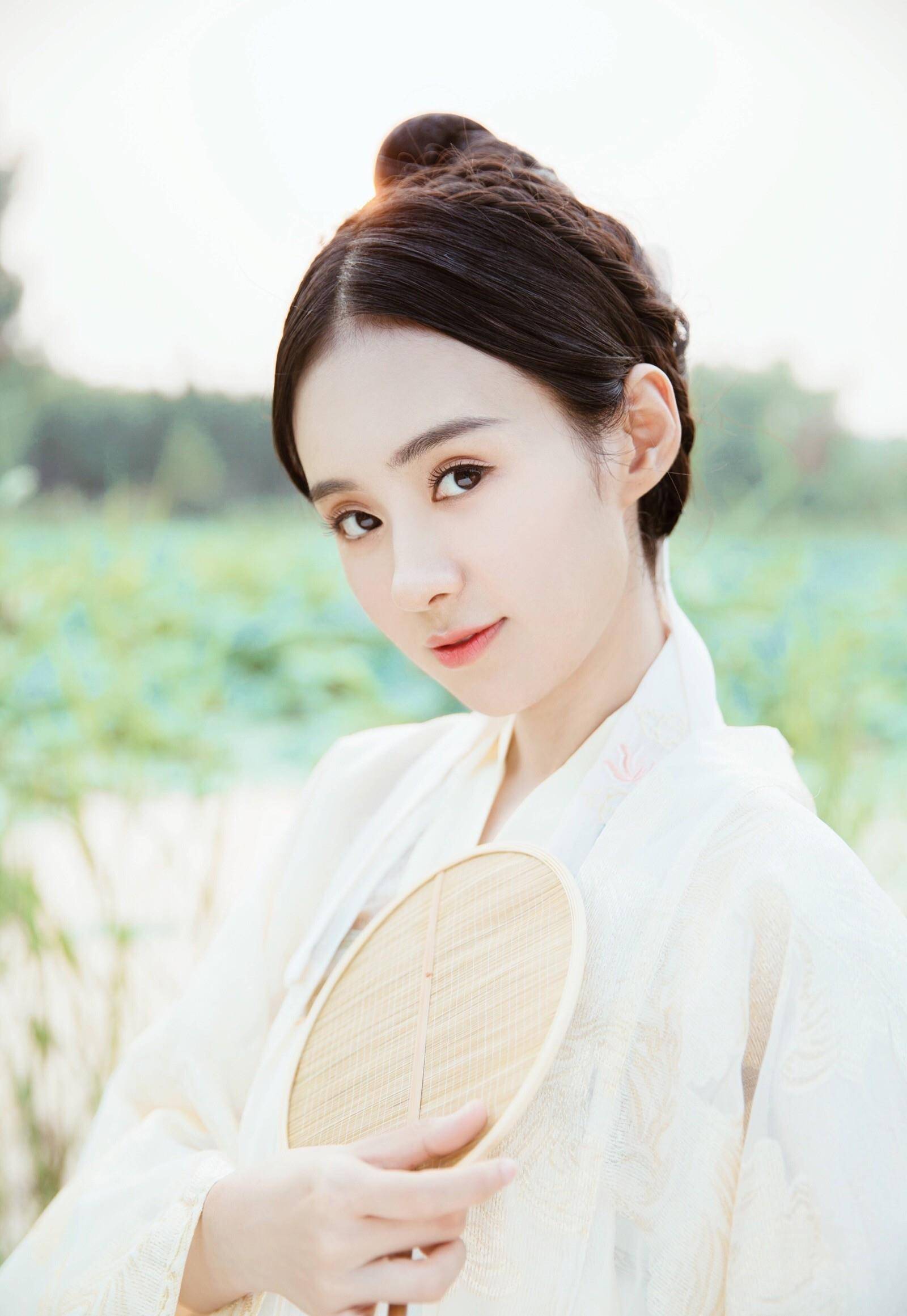 郑合惠子古装写真近照,娇俏甜美,她与白敬亭关系如何?了解一下