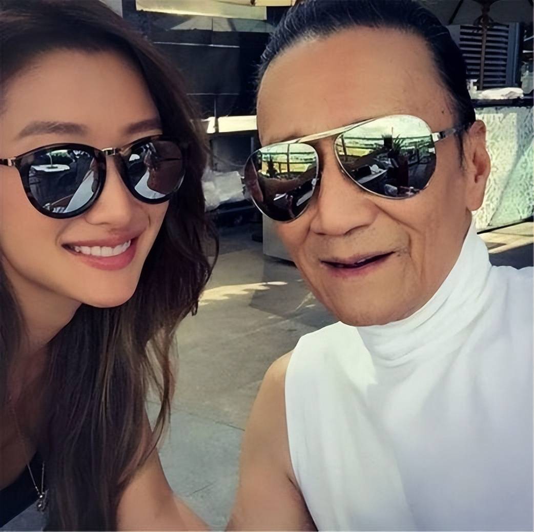 7个男友,35岁未婚生子,谢婷婷的情史更胜父亲谢贤_谢霆锋_狄波拉_哥哥