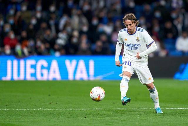 原创莫德里奇当年在热刺耍巅峰弗莱彻喝汤一样