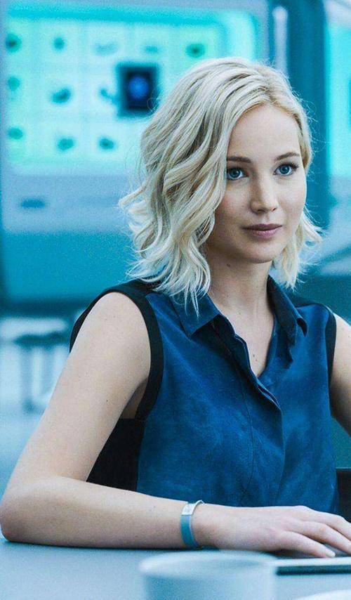 在电影《欢乐》中,24岁的詹妮弗·劳伦斯饰演34岁的角色乔伊·曼加诺.