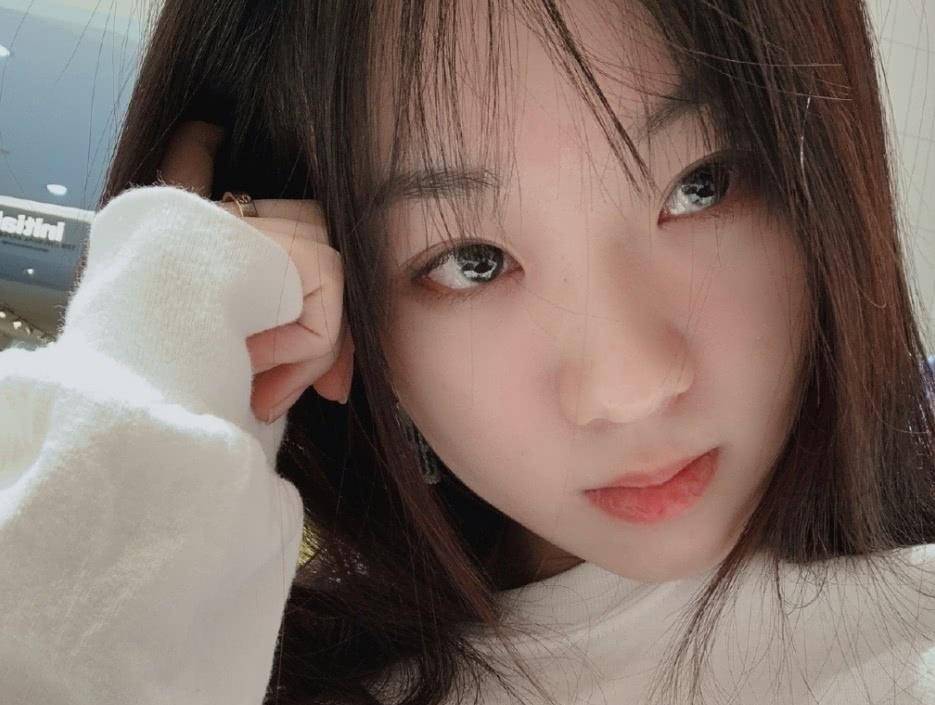 子》的蓝精灵,一开口震惊华晨宇,如今被龙丹妮签约_樊博艺_节目_张钰