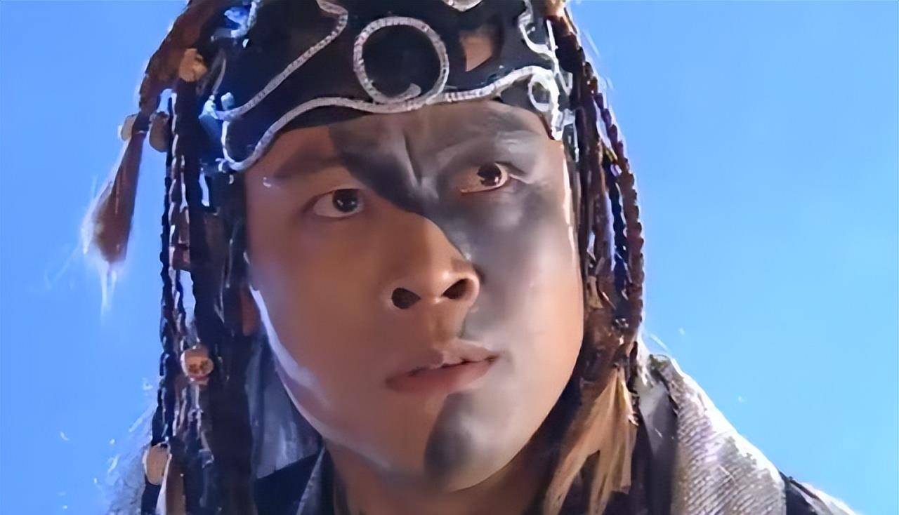 《倚天屠龙记》中,晋松却饰演了堪称老奸巨猾,城府极深的鹤笔翁一角