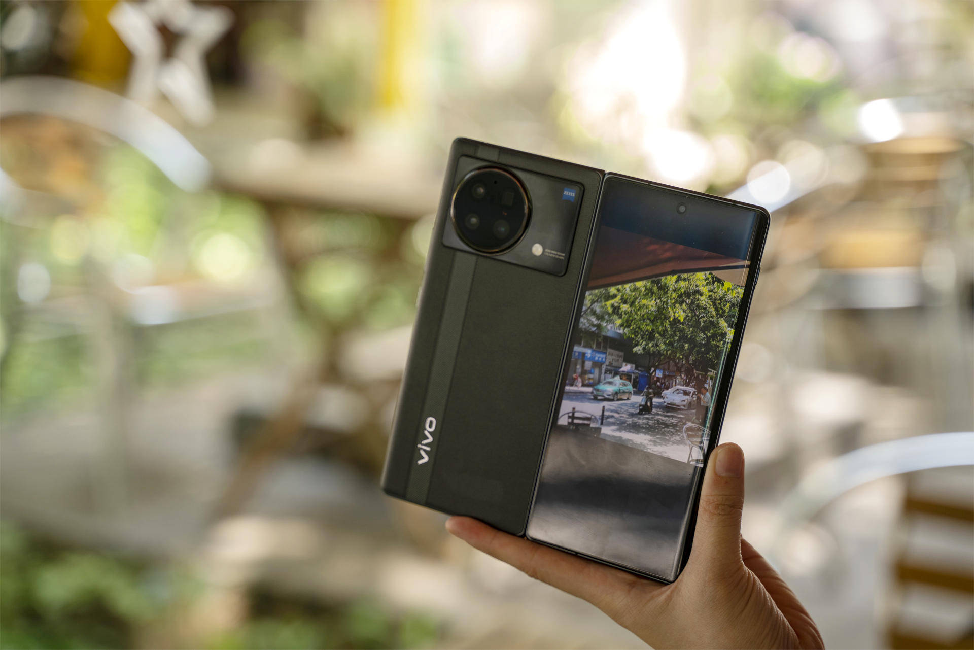 有颜又有实力vivoxfold展现折叠屏手机该有的样子