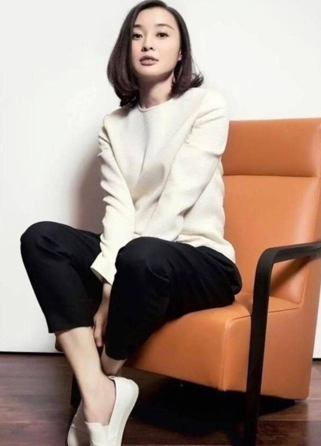 原创吴越罕见同框吴樾一个白衣一个黑衫低调耐看中年人的真实模样