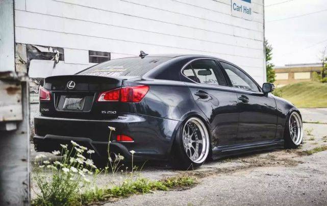 雷克萨斯is低趴改装颜值有提升多少