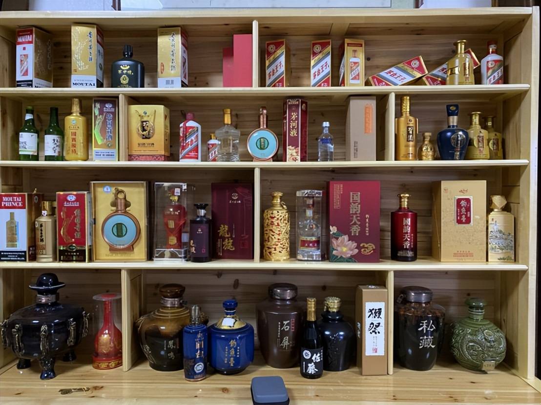 原创中年男人们网上晒酒柜大比拼一个比一个生硬让人笑出眼泪