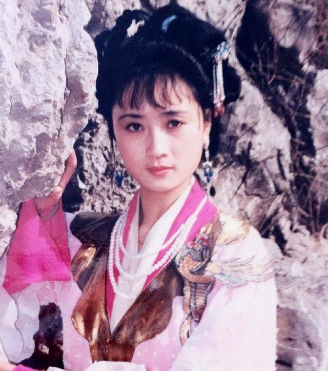 原创香菱晒近照宛若少女结婚34年恩爱如初双胞胎外孙帅气可爱