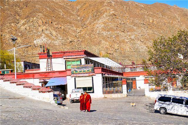 西藏拉萨旅游，哲蚌寺人文底蕴深厚，风景辽阔，幸运还可看到辩经