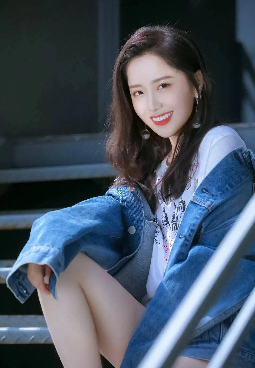 凭借着综艺选秀节目《创造营2020》而成功出道娱乐圈的王艺瑾,不仅