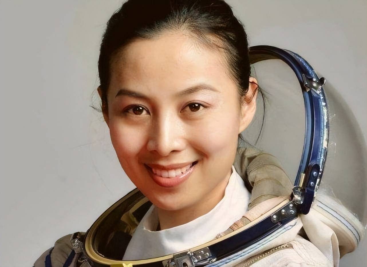 原创最美女航天员回家王亚平的大学旧照曝光颜值和实力齐飞