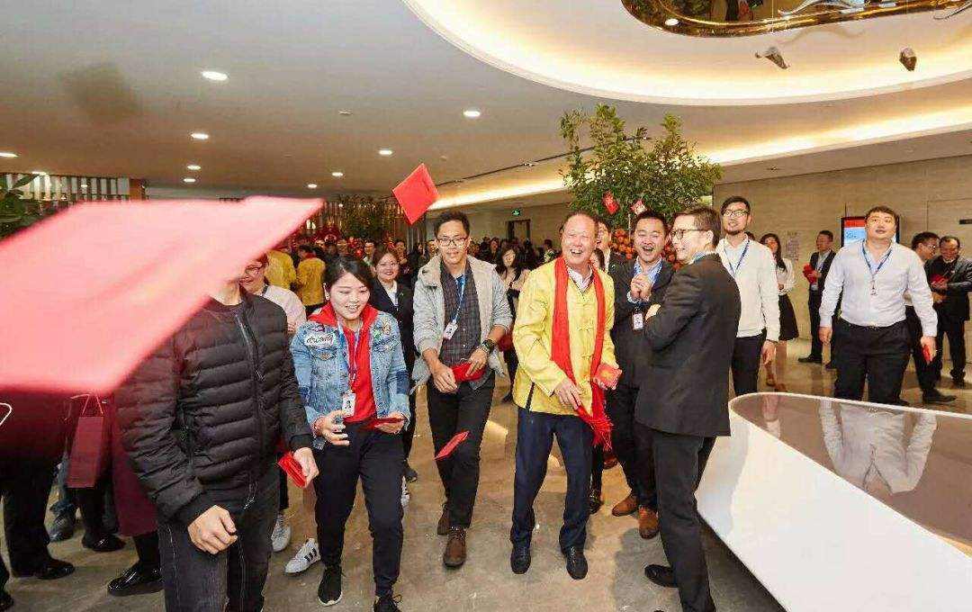 原创广东富豪黄楚龙曾是包工头现身家超300亿捐款15亿为啥