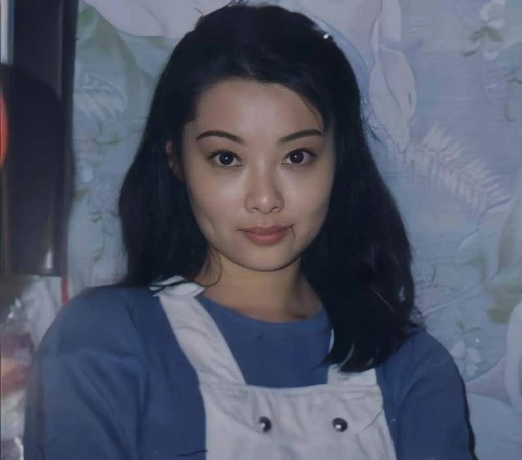 袁立大二时拍摄了《飞虎队》.她变漂亮了,但是她妈妈还是不喜欢她.