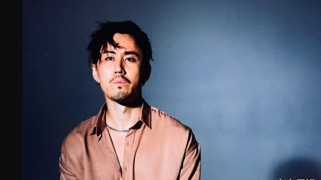 有种整容叫狼桃卸妆,当初嘲讽他是杀马特传人,如今近照却不敢认