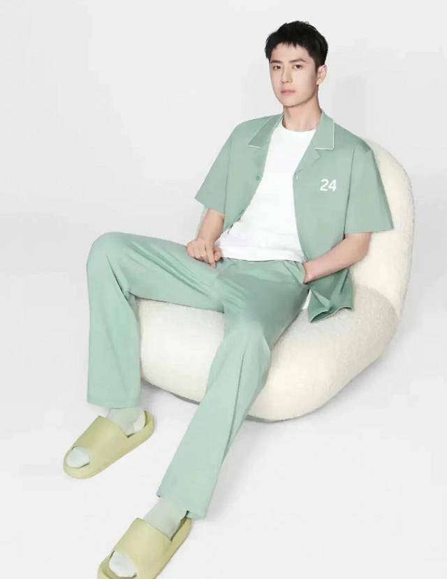 原创夏天就要清凉可穿凉皮的王一博就是要深藏不露