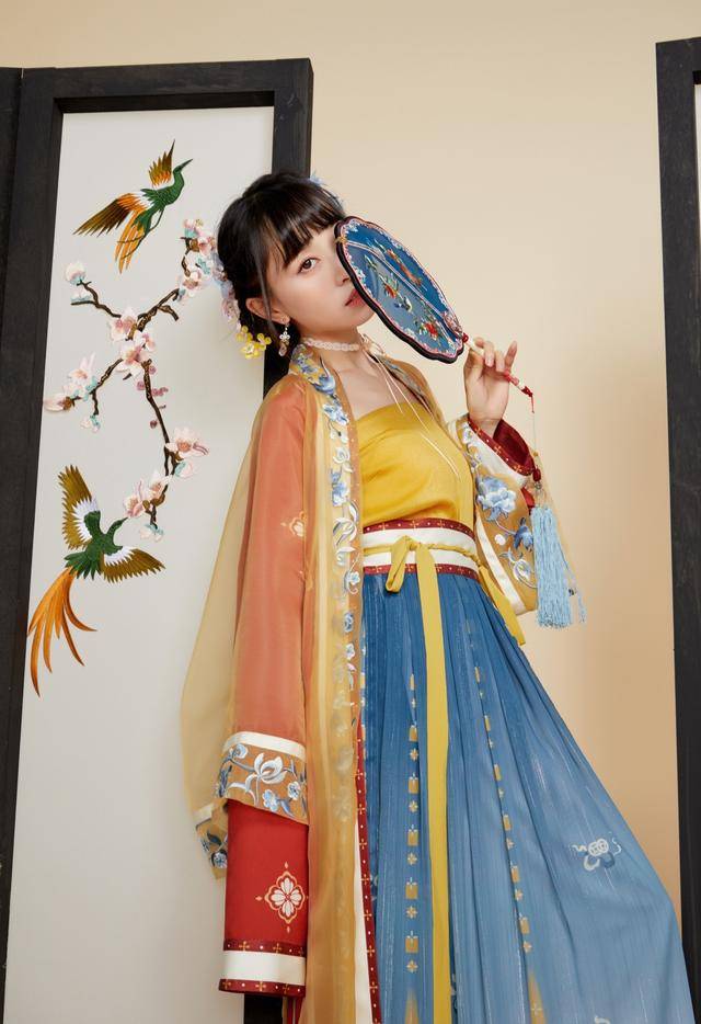 配色精致,所以整体风格看起来比较大气,如果你想要参加一些汉服活动的