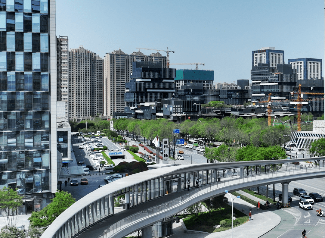 据悉,万科正启动曲江创意谷二期的建设工作,涉及超高层,酒店,公寓和